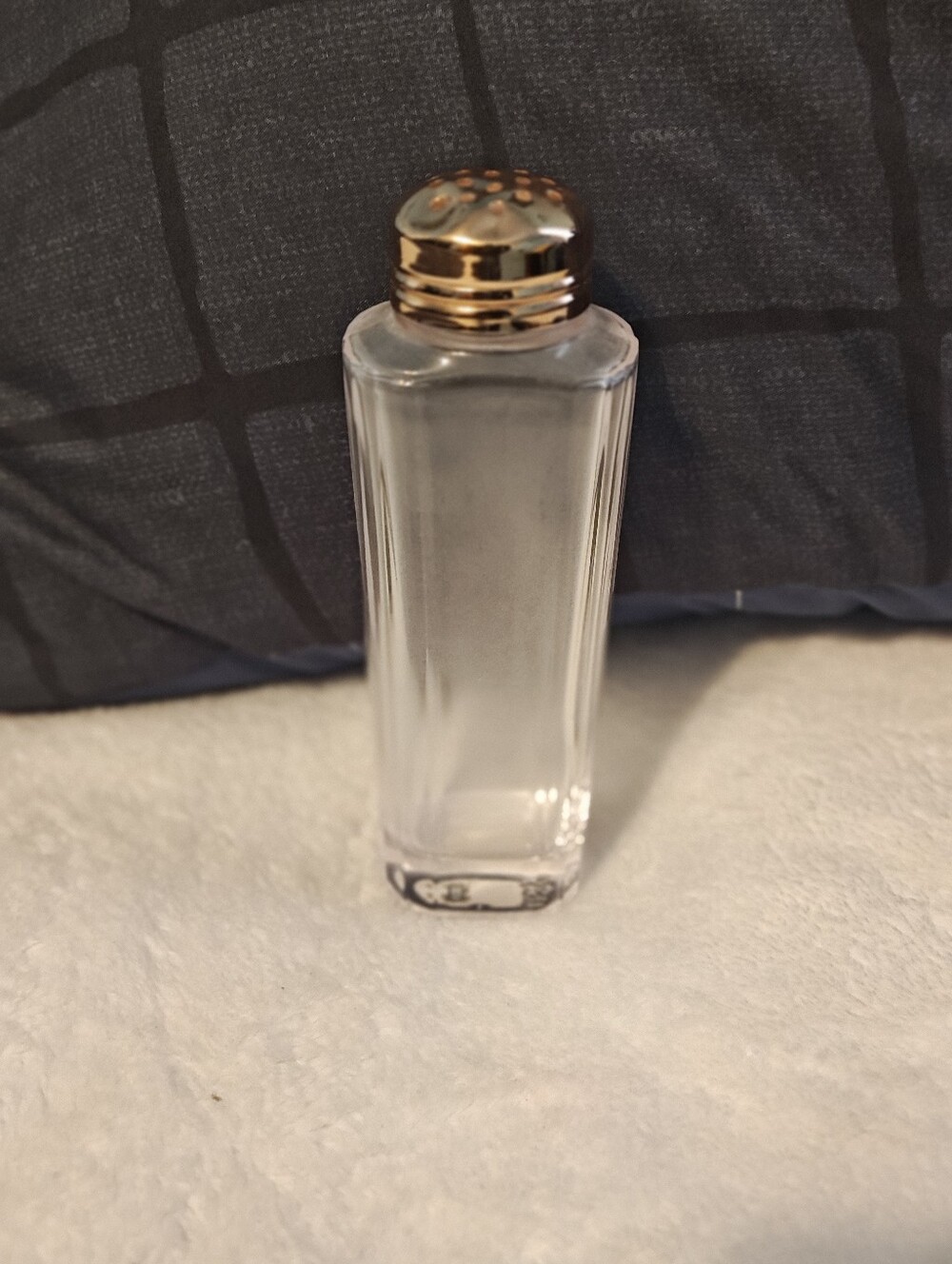 Beautiful Perfumed Body Powder Frosted Glass Bottle